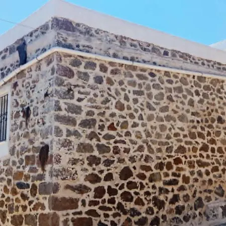 بيت ضيافة Volcanic Stone Sea View & Yard *