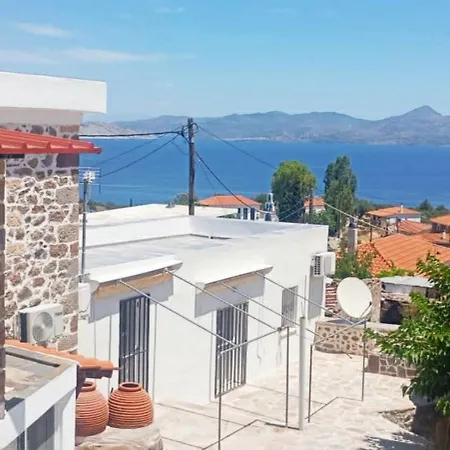 Volcanic Stone Sea View & Yard بيت ضيافة Kipseli