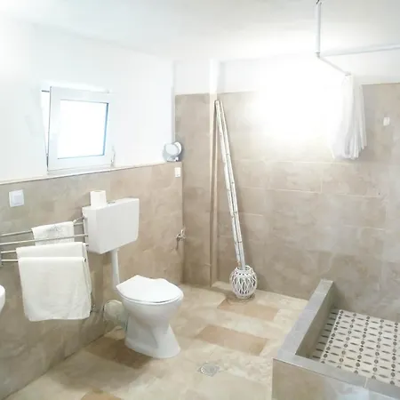 بيت ضيافة Volcanic Stone Sea View & Yard Kipseli